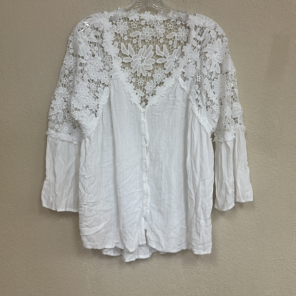 Boho womans white lace eyelet Emerson Henley top size M - Picture 2 of 4